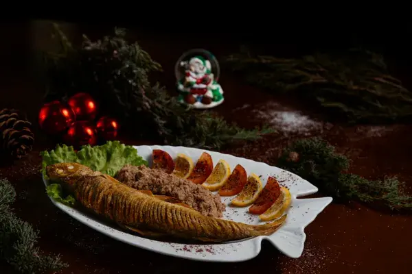 Świąteczna tradycja w nowym wydaniu – jakie ryby warto zaprosić na wigilijny stół?